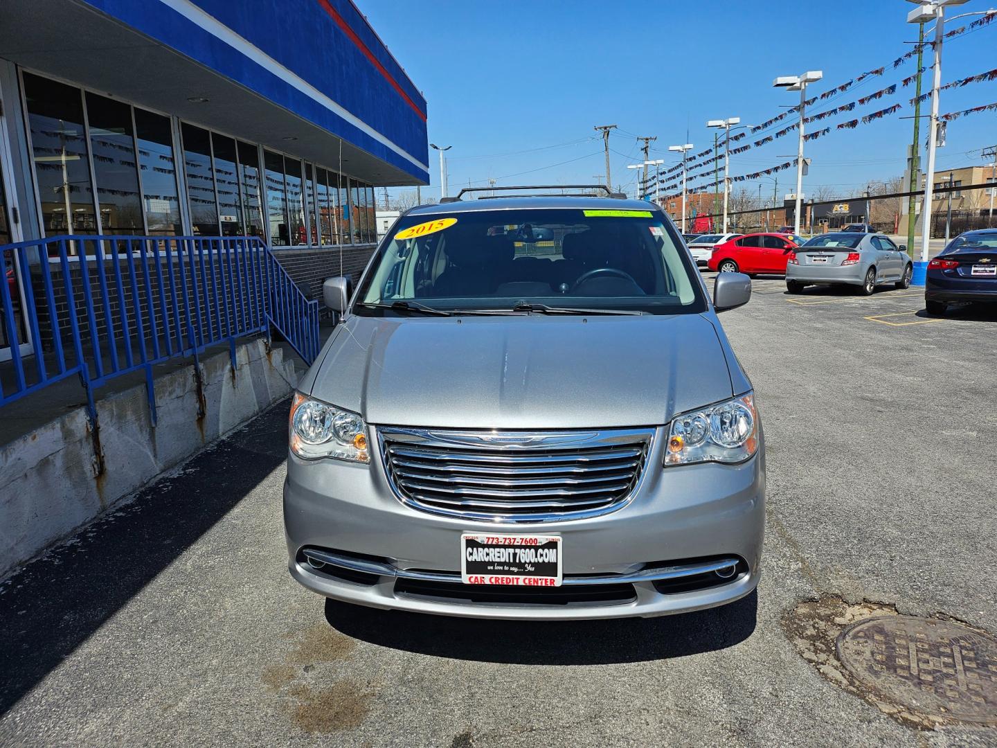 2015 SILVER Chrysler Town and Country Touring (2C4RC1BG7FR) with an 3.6L V6 DOHC 24V engine, 6-Speed Automatic transmission, located at 7600 S Western Ave., Chicago, IL, 60620, (773) 918-3980, 0.000000, 0.000000 - Photo#2